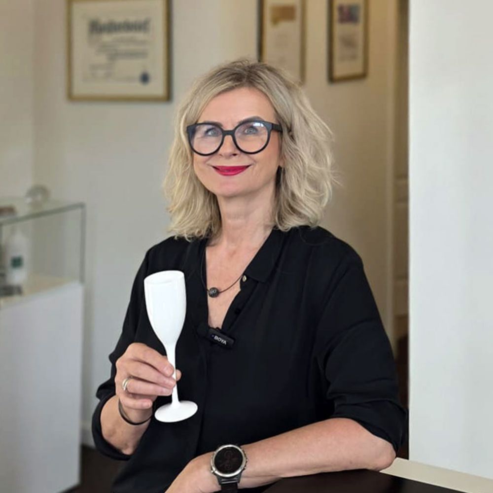 Christiane Niemand lächelt in die Kamera